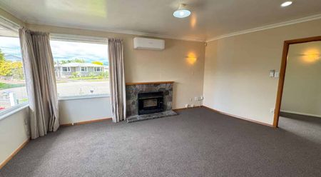 Cosy Three-Bedroom Home in Quiet Cul-de-Sac - Photo 2