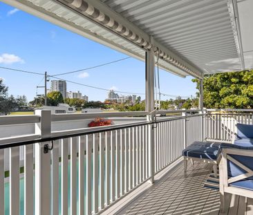 Tropical-Inspired light-filled 3 Bedroom Family Home with Balcony, ... - Photo 6