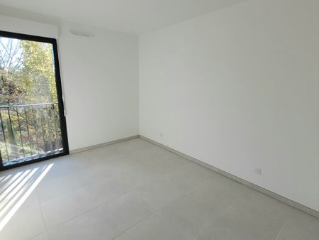Location Appartement 3 pièces 78m² AIX EN PROVENCE 13100 - Photo 3