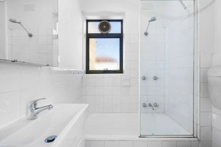 Elevated & Sun-Filled Living in a Prime Beachside Setting - Photo 5