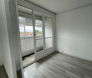 A LOUER REZE CHATEAU - Appt T4 - 72 m2 - 3ème étage - calme - Photo 2