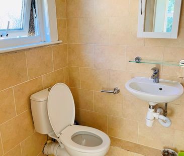 Studio Flat, Temple Road, CR0 - Photo 4