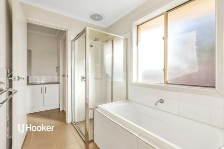 Quiet & Convenient Location Living! - Photo 3