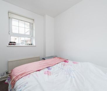 4 bedroom flat to rent - Photo 6