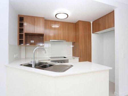 Contemporary Apartment - Secure Access - Photo 5