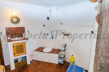 Townhouse in Salares, Inland Andalucia in the mountains - Photo 4