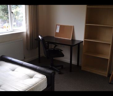 4 Bed Semi-Detached House, Templars Fields, CV4 - Photo 3