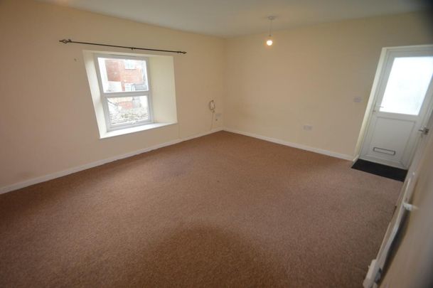 Flat to rent - Photo 1