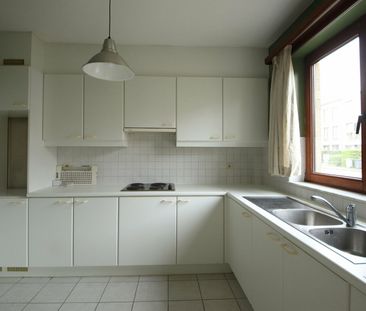 Gelijkvloers appartement met 2 slaapkamers en garage - Foto 2