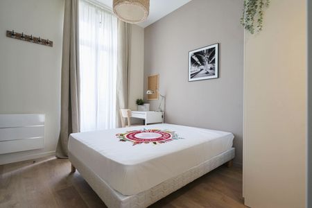 JEANNE D'ARC D Roommate 4 Bedrooms at Reims - Photo 3