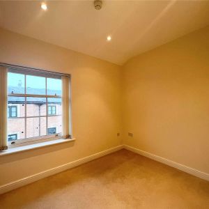 A centrally located one bedroom apartment in Newbury town centre. - Photo 2