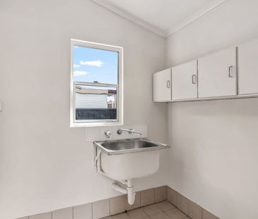 Comfortable Living in the Heart of Enfield - Photo 4