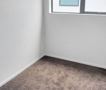 HOBSONVILLE - Terrace House - Photo 2