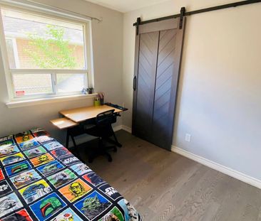 For Lease - 1601 Sandgate Crescent Unit# Main, Mississauga, Ontario - Photo 3