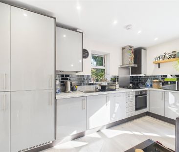 1 bedroom Flat in Oldfield Road, Berkshire - Photo 3