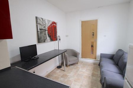 5 bedroom terraced house to rent - Photo 4