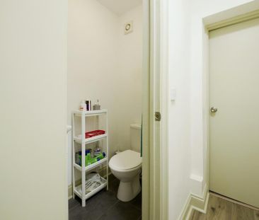 1 bedroom in a flat share to rent - Photo 6