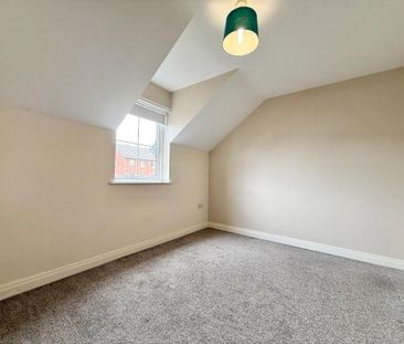 5 Lady Wallace Green, Lisburn, BT28 3NX - Photo 2