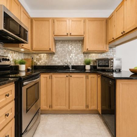 Grand 5 ½ TOUT RÉNOVÉ & TOUT ÉQUIPÉ – Chomedey, Laval - Photo 3