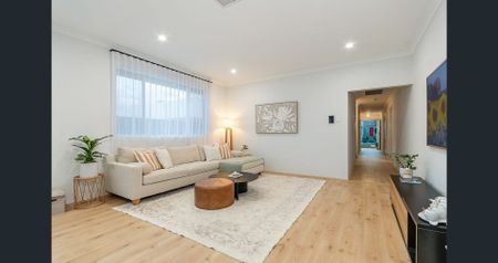 Picture-Perfect Coastal Home – Stylish and Low Maintenance! - Photo 3