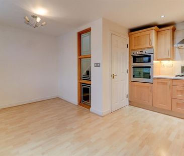4 BED House To rent - Photo 5