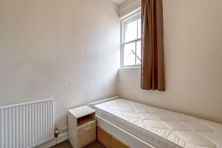 4 bedroom flat to rent - Photo 3