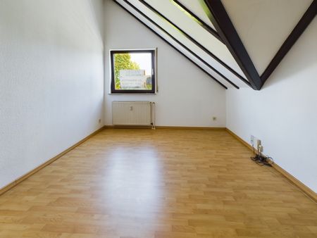 Gemütliche DG-Wohnung mit Balkon in ruhiger Lage - Photo 3