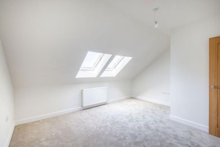 4 bedroom semi-detached house to rent - Photo 4