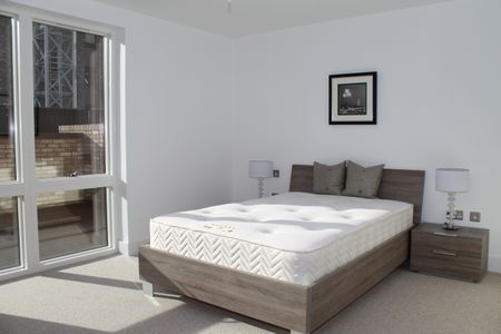 3 Bed Flat, Bodiam Court, NW10 - Photo 3