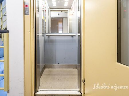 Pronájem bytu 1+kk 20 m2 - Fotografie 3