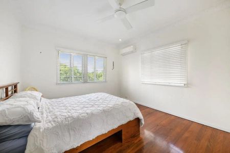 43 Noreen Street, Chapel Hill QLD 4069 - Photo 3