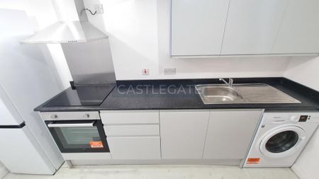 2 bedroom ground floor flat to rent - Photo 4