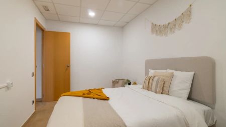 Room in a shared 9-bedroom apartment for rent in La Dreta de l'Eixample - Photo 2