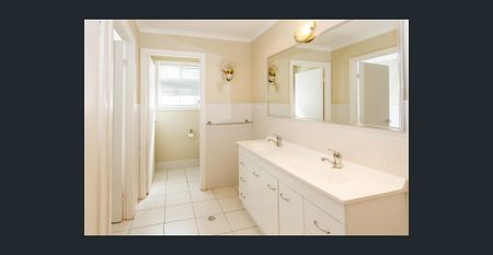 Waterfront Townhouse Offering Space, Comfort & Location - Photo 3