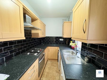 2 Bedroom Terraced - Photo 4