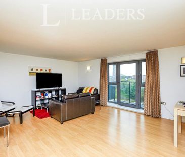 2 bedroom flat to rent - Photo 2