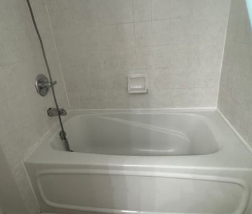 For Lease - 17 Barberry Place Unit# 703, Toronto, Ontario - Photo 6