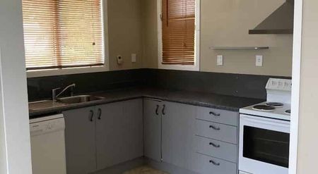 Quiet Cul-De-Sac Beauty - Photo 2