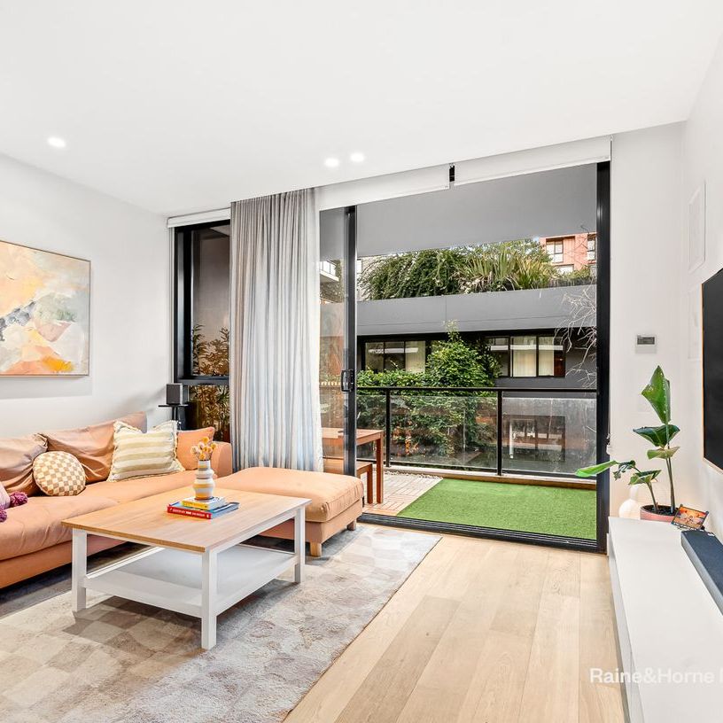 Sophisticated fully furnished 2 bed apartment | 6 month lease commencing 8 July - Photo 1