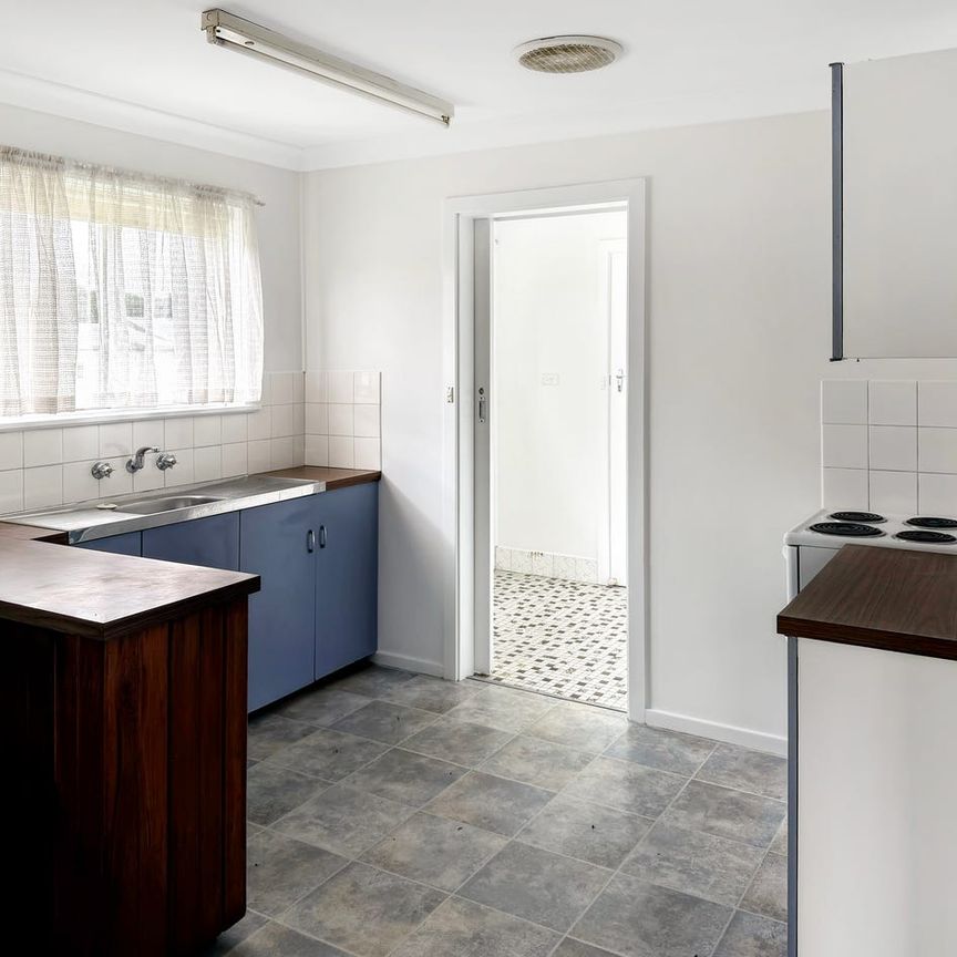 Charming 1-Bedroom Unit with Spacious Yard - Photo 1