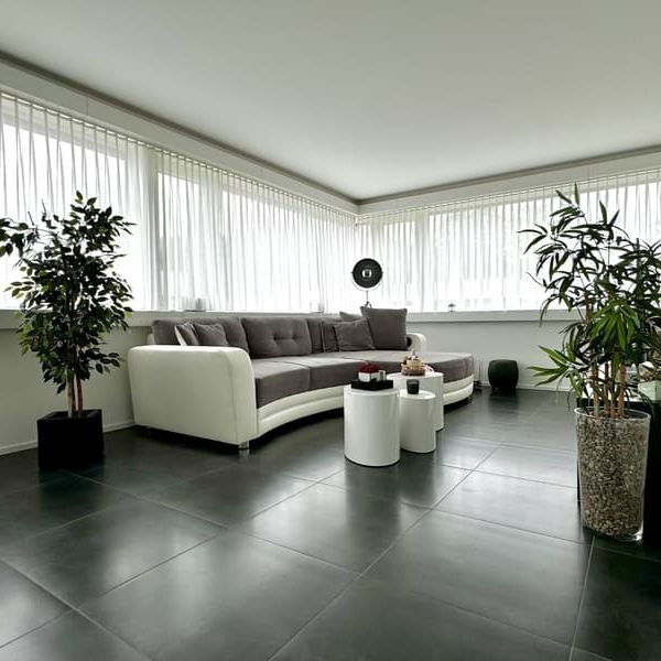 Helle 3.5-Zimmer-Wohnung mit Balkon und Garage in Burgdorf - Foto 1
