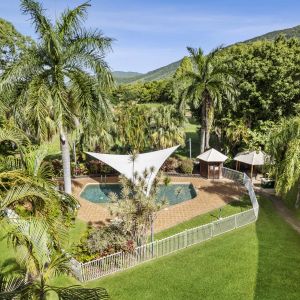 Penthouse perfection in Palm Cove – Stylish top floor living - Photo 3