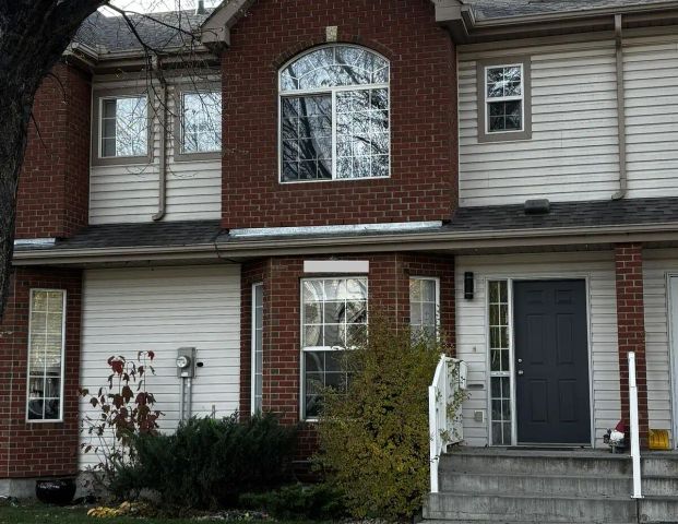 Dual Master Townhouse in Terwillegar available December 1 — 2 Bedrooms Townhouse - Photo 1