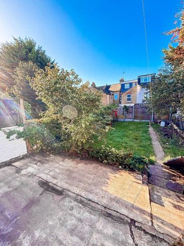 3 bedroom detached house to rent - Photo 4