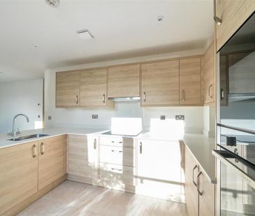 1 bedroom retirement property to rent - Photo 6