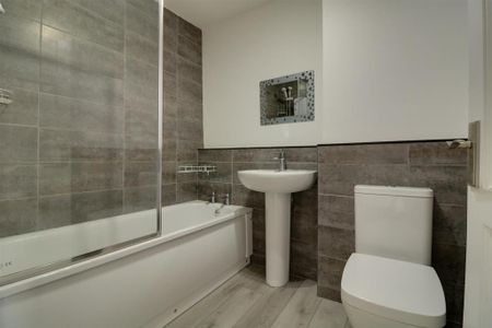 2 bedroom end of terrace house to rent - Photo 2