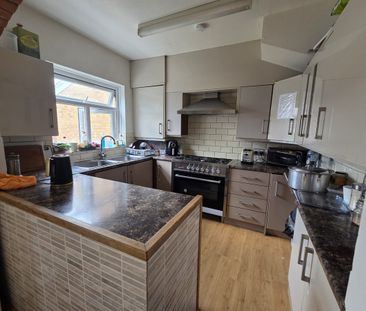 Island Road, Mitcham, CR4 3 - Photo 4