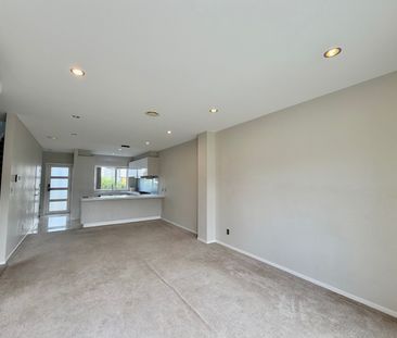 38 Pencaitland Drive, Flat Bush, Auckland - Photo 2