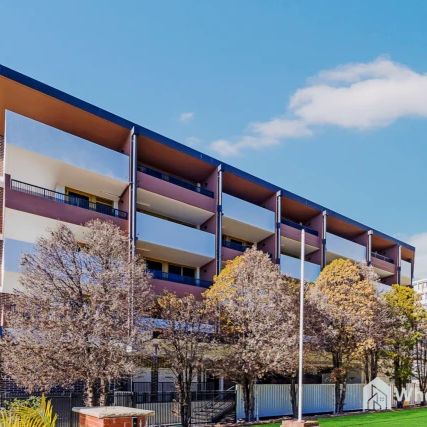 Studio 207 - Photo 1