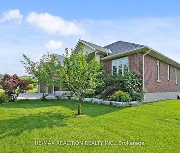 For Lease - 4 Blake Street, East Gwillimbury, Ontario - Photo 1